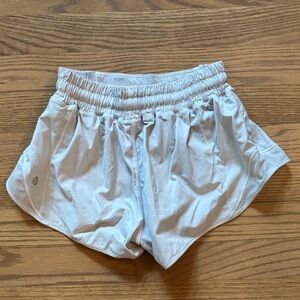 Lululemon White Low Rise Hottie Hot Shorts- Size 2, 2.5 Inseam